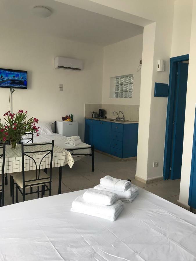 Athinas Court Aparthotel Paphos Bagian luar foto