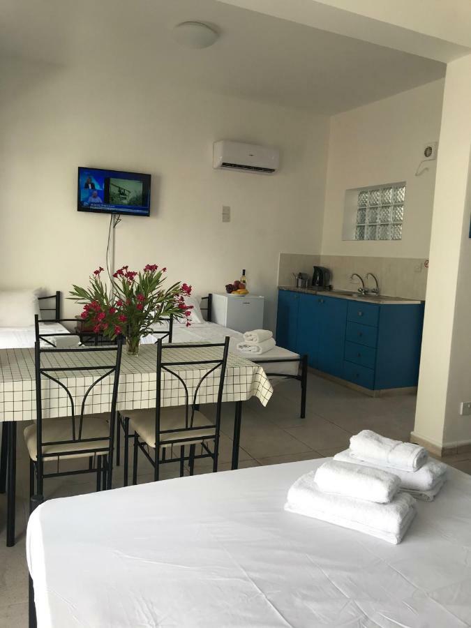 Athinas Court Aparthotel Paphos Bagian luar foto